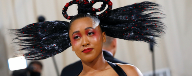 Naomi Osaka la Met Gala. Nu comentăm coafura, gusturile nu se discută. Un singur lucru vrem: