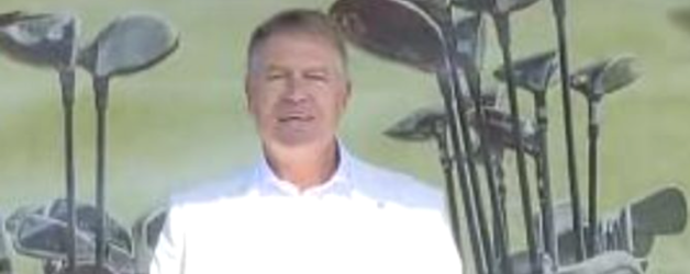 Klaus Iohannis îi îndeamnă pe români să joace golf, că e ieftin. Mai ales dacă e jucat în fundul curții, unde există și gaura