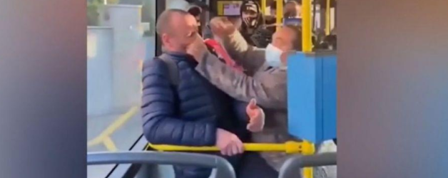 Bărbat fără mască, pălmuit de o femeie într-un autobuz din Cluj. Data viitoare să ia metroul!