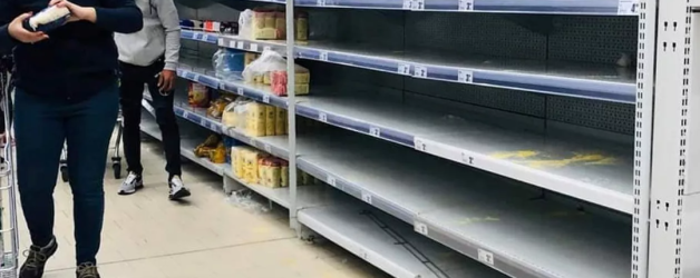 Un bucureștean a cumpărat toate alunele de la Kaufland, de frică să nu îl prindă foametea fără ceva de ronțăit la meciuri!